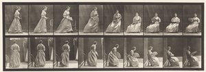 Tallrik 240. Sitter och flirtar en fläkt av Eadweard Muybridge
