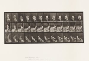 Tallrik 417. Toalett; Sitter och tar på sig strumpor av Eadweard Muybridge