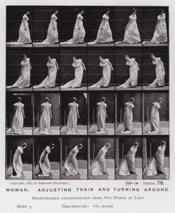 Den mänskliga figuren i rörelse: Kvinna, justerar tåget och vänder sig om (s/v foto) av Eadweard Muybridge