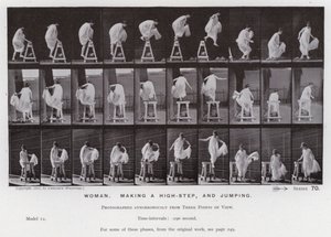Den mänskliga figuren i rörelse: Kvinnan tar ett högt steg och hoppar (s/v foto) av Eadweard Muybridge