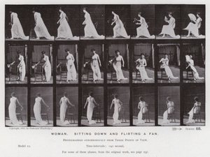 Den mänskliga figuren i rörelse: Kvinna som sitter ner och flirtar ett fan (s/v foto) av Eadweard Muybridge