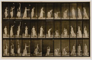 Kvinna kastar upp näsduk i luften och plockar upp den, från boken Animal Locomotion av Eadweard Muybridge