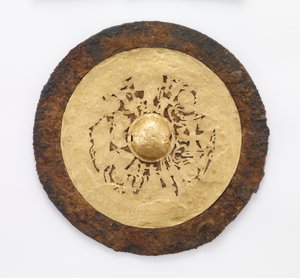 Spegel med drottningmodern av väst (Xiwangmu) och hertig far av öst (Dongwanggong), 25-220 (järn med guldplåt & spår av siden)