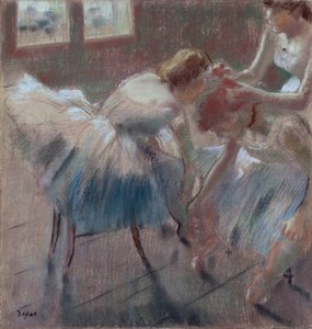 Tre dansare som förbereder sig för klass, ca 1880 (pastellfärgad på gulfärgat vävt papper) av Edgar Degas