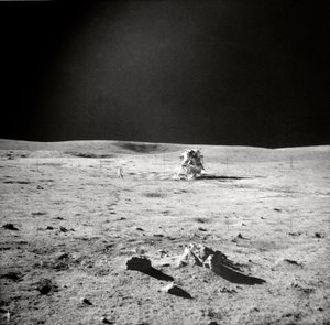 Apollo 14 EVA View, månens yta, 1971. av Edgar Mitchell