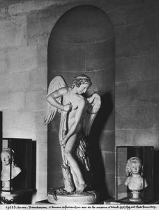 Amor ristade sin båge från Hercules klubba, 1747-50 (se även 346091) (marmor)