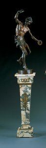 Gjuten efter en modell av Goldscheider, modellerad som en dansande satyr som spelar cymbaler av Edmund Klotz