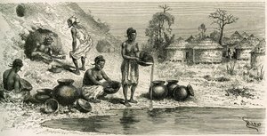 Kvinnor i byn Koumakhana tvättar guld, i bakgrunden söker män guld i underjordiska gallerier. Gravyr av Riou, för att illustrera berättelsen "Exploration du Haut-Niger (Haut-Niger)" (nuvarande Mali) av befälhavare Joseph Gallieni (1849-1916) från av Edouard Riou