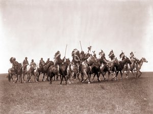 エドワード・S・カーティスによるブリュレ・スー・ウォー・パーティー、1907年頃（トーンシルバープリント）スウェーデン語 av Edward Sheriff Curtis