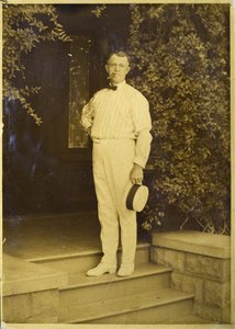 Min far E. Curtis, uppfinnare av Gold Tone-processen, i vårt hem i Seattle, Washington av Edward Sheriff Curtis