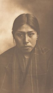 Suquamish kvinna, 1899. av Edward Sheriff Curtis