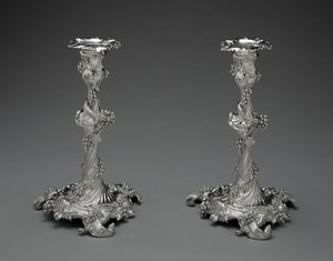 Ett par ljusstakar, ca 1755-56 (silver) av Edward Wakelin