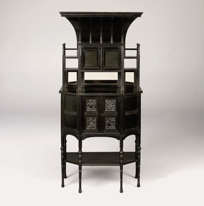 Ett eboniserat kabinett, ca 1873 av Edward William Godwin