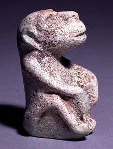 Babianstatyett, från Hierakonpolis-templet, Huvudfyndighet, tidig dynastisk period, 1:a-2:a dynastin (glaserad fajans) (se även 282581)