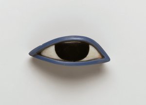 Höger öga från en antropoid kista (obsidian, kristallint och blått glas) av Egyptian