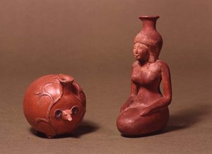 Kärl i form av en flicka och en igelkott (keramik) av Egyptian