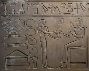 Detalj av lättnad med tjänare som visar juveler till drottningen, från Sarcophagus of Queen Kawit, Temple of Mentuhotep II, Deir el Bahari, Egypten