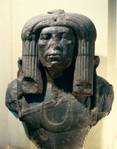 Byst av Amenemhat (Amenemhet) III ((Nimaat Re eller Ammenemes III), representerande som präst, från Fayum, Mellersta kungariket, dynasti XII
