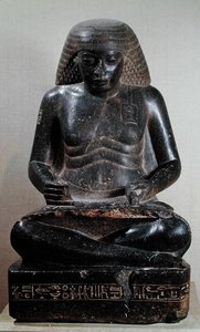 Amenhotep, son till Hapu, sittande med ben i kors, från Amuns tempel, Karnak, ca 1391-53 f.Kr. (granit) av Egyptian 18th Dynasty