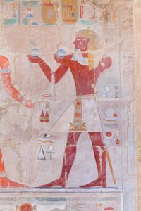 Basreliefbild som visar en farao som ger offer, Hatshepsut-templet i Deir Al Bahari, Luxor, Egypten (foto) av Egyptian 18th Dynasty