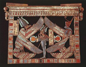 Brösttallrik föreställande Osiris på svart bakgrund av Egyptian 18th Dynasty