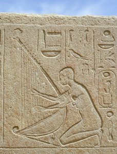 Detalj av en relief föreställande en musiker, Karnark (foto) av Egyptian 18th Dynasty