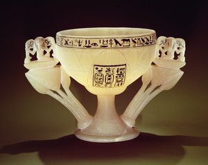 Drickskopp i form av en halvöppen lotusblomma, hittad vid ingången till Tutankhamons grav (ca 1370-1352 f.Kr.) Nya kungariket (alabaster) (se även 162302 & 149480)