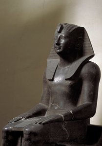 Egyptisk antikvitet: skulptur av basanit som representerar härskaren Thutmosis (Tutmosis eller Thutmus) III (1479-1425 f.Kr.), egyptisk farao. Dämpa. 192 cm. 18:e dynasti. Turin, egyptiskt museum av Egyptian 18th Dynasty