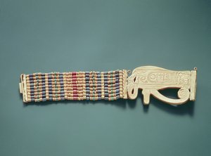 Flexibelt pärlarmband, från Tutankhamons grav, New Kingdom (guld och karneol med guld, fajans och glaspärlor) (se även 391012-13)