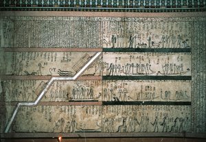 Fresker som visar Amduats bok, Solbåtens resa, på gravkammarens östra vägg av Egyptian 18th Dynasty