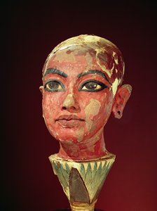 Huvudet för barnkungen som kommer ur en lotusblomma, från Tutankhamons grav (ca 1370-1352 f.Kr.) New Kingdom (stuckat och målat trä) (se även 149406)