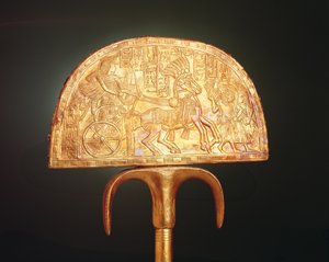 Strutsfjäderfläkt, från Tutankhamons grav, Nya kungariket (trä täckt med guldplåt) (baksidan av 324497)