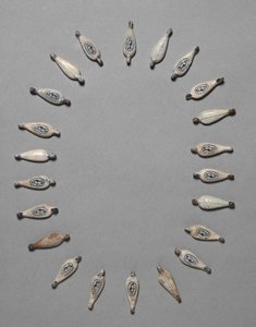 Kronbladsformade pärlor, ca 1391-1353 f.Kr av Egyptian 18th Dynasty