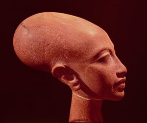 Porträttbyst av en dotter till kung Akhenaton (1353-1337 f.Kr.) c.1375 f.Kr. (se även 97985)