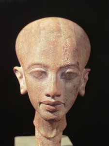 Porträttbyst av en dotter till kung Akhenaton (1353-1337 f.Kr.) c.1375 f.Kr. (se även 160148)