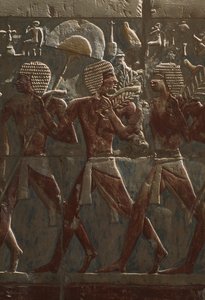 Relief som visar en parad till gudinnan Hathors ära, detalj, från Hatshepsuts bårhustemplet (ca 1503-1482 f.Kr.) New Kingdom (målad kalksten) (se även 382845)