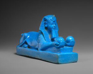 Sphinx of Amenhotep III, möjligen från en modell av ett tempel, c.1390–1352 f.Kr. (fajans med travertinrester)