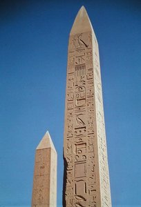 Obeliskerna från Tuthmosis I (1504-1492 f.Kr.) och Hatshepsut (1473-1458 f.Kr.) vid Amuns stora tempel, Nya kungariket