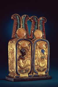 Otillgänglig ask i form av en dubbel kunglig kartusch, från Tutankhamons grav, Nya riket (förgyllt trä med inläggningar av glaspasta).