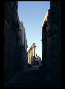 Utsikt från Ramses II:s hov till Amenophis III:s pelargång (1403-1365 f.Kr.) Nya kungariket