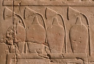 Detalj av en relief föreställande burkar och lotusblommor (kalksten) av Egyptian 19th Dynasty