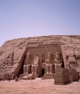 Egyptisk antikvitet: Kolossen af Ramses II-templet. 1271-1256 f.Kr. Abu Simbel (Abu simbel), Aswan, Egypten av Egyptian 19th Dynasty