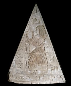 Egyptisk antikvitet: pyramidspetsen av Ramoses kapell dekoree av representationen av den sent tillbedjande Ra-Harakte (Re Harakte) gudomlig av den uppgående solen av Egyptian 19th Dynasty
