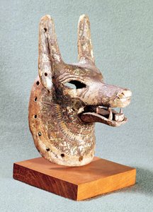 Head of Anubis, med en gångjärnsförsedd käke, använd som orakelmask, New Kingdom (målat trä) (se även 55441)