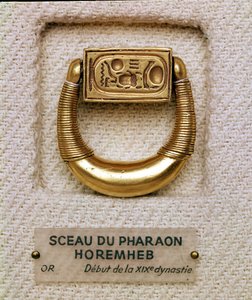 Ring med general Horemhebs sigill (ca 1323-1295 f.Kr.) Nya kungariket (guld)
