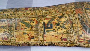 Detalj av det yttre kistlocket på mumin av Nesyamun, möjligen hittat i Deir El-Bahri, New Kingdom, ca 1100 f.Kr. (målat trä) av Egyptian 20th Dynasty