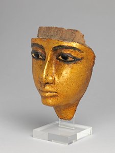 Ansikte från en kista, med ögon och ögonbryn inlagda, förgyllda av Egyptian 20th Dynasty