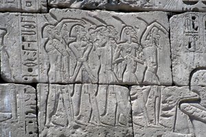 Relief föreställande nordliga fångar vid slaget vid Ramses III, Medinets stora tempel