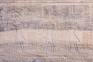 Reliefer vid Philae-templet, Aswan, Egypten