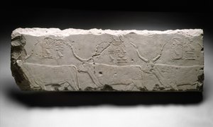 Relieffragment med kung Khufus boskap, c2535 (kalksten)